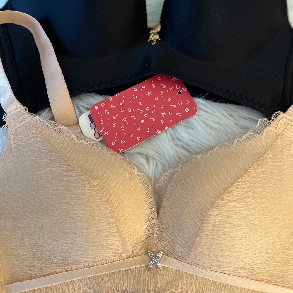 NEW Women's Bra's with cute jewels, size 32b